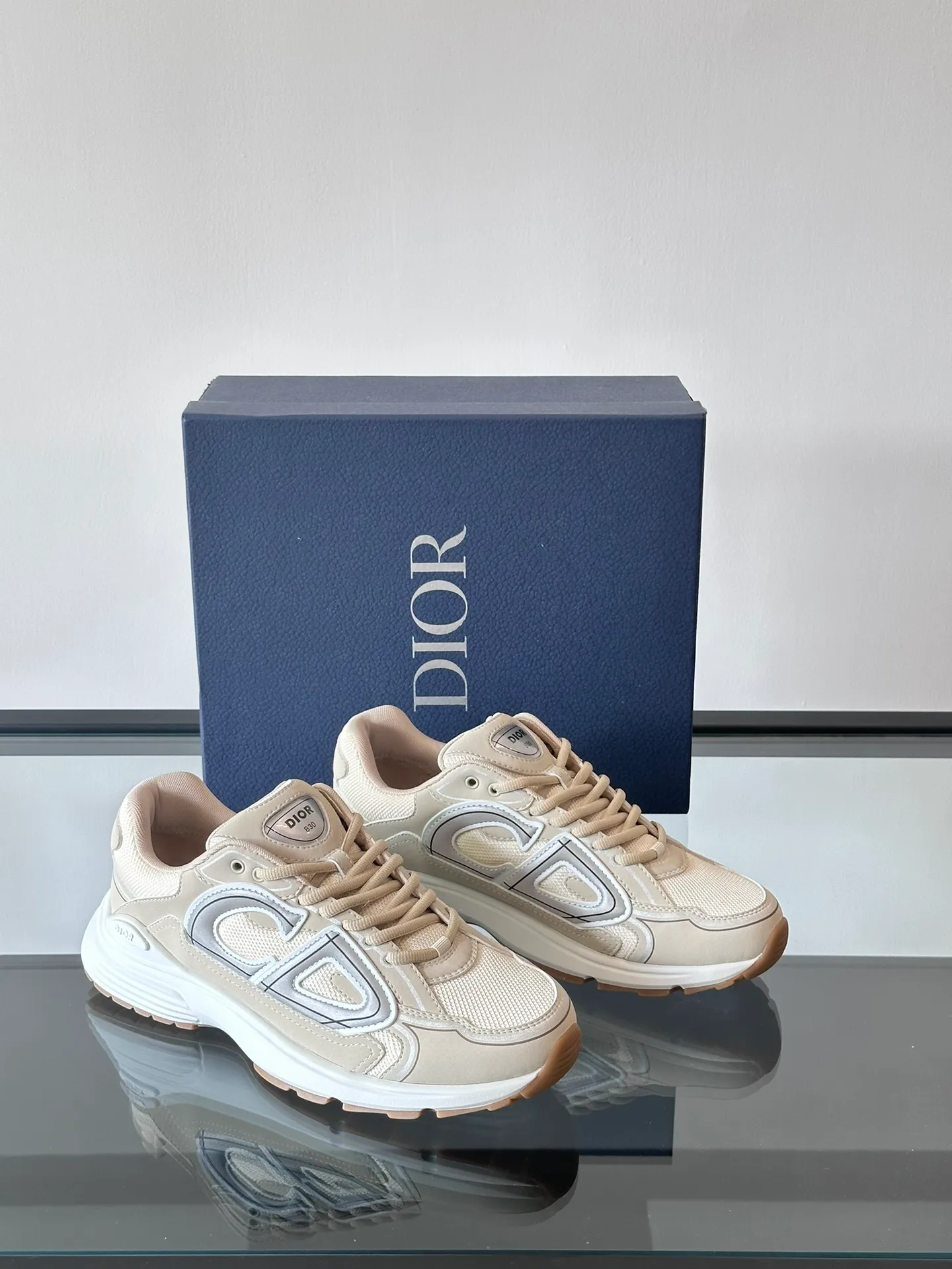 Men's Men's Shoes 💰p440 "Dio*" Dior B30 series sports shoes, multi-color mesh fabric and multi-color technical fabrics, this season's new B30 low-top sports shoes are one of the flagship styles of the series. Crafted from multicolor mesh and technical fabrics, it's finished with a reflective "CD30" graphic and silver-toned "DIOR B30" and "CD30" logos on the heel and tongue. An extra-light, sculpted rubber sole with signature accents adds style, while internal stretch details create ideal comfort. It can be matched with various casual styles to show a fashionable and modern sports style. Size: 38-44 (45-46 customized)